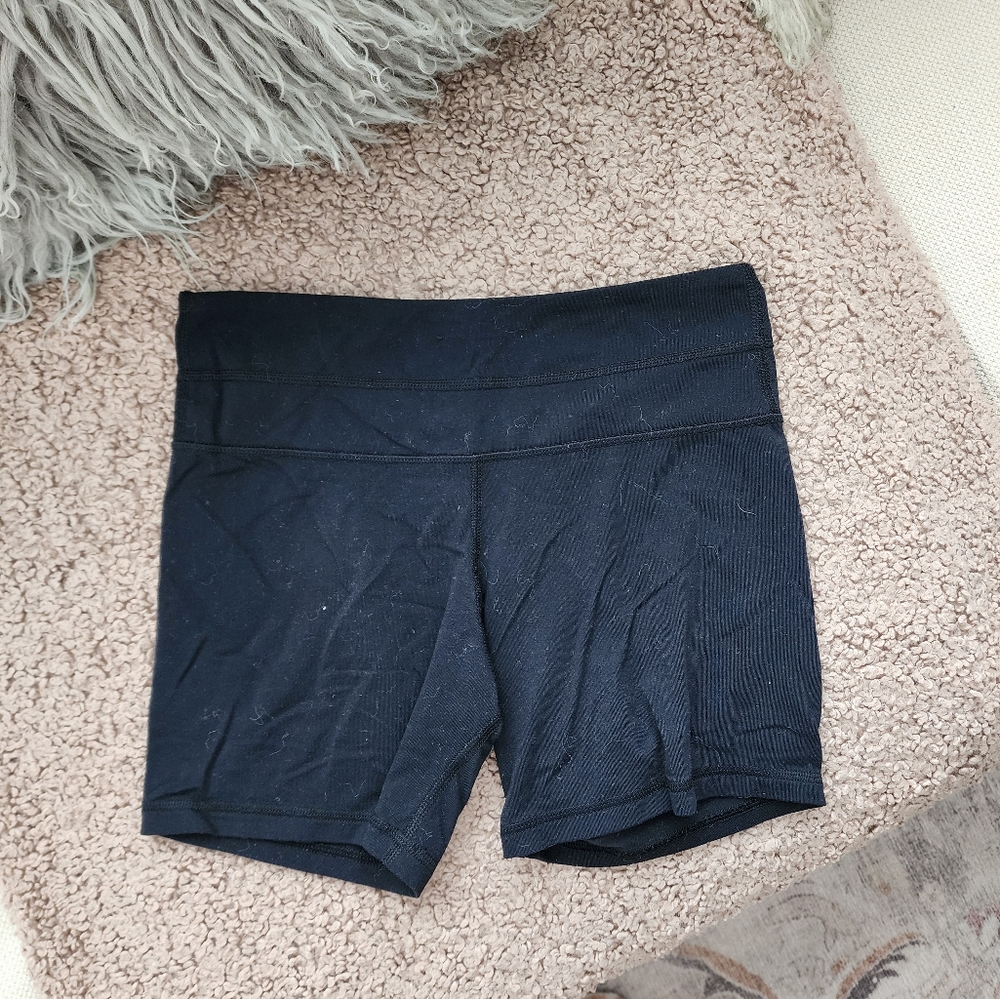 Lululemon Black Mini Compression Shorts 🌿